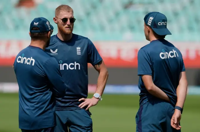 Ben Stokes to sign two-year England contract